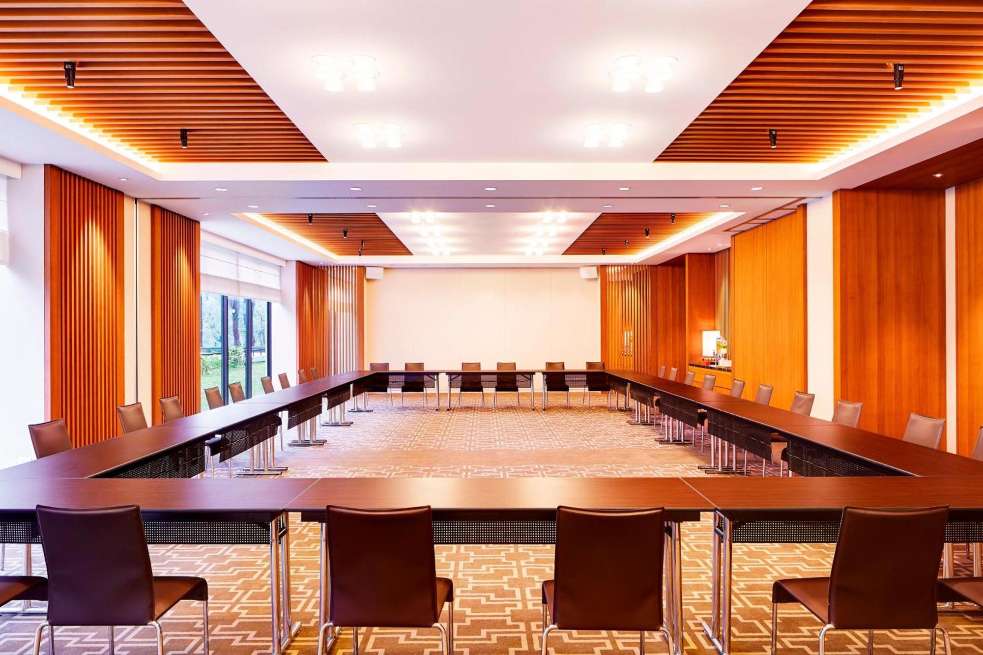 The Westin Tashee Resort, Taoyuan Daxi Luaran gambar A meeting room at the Swissôtel Grand in Geneva, Switzerland